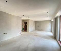 JEPET ZYRE PER QIRA (prane qendres) Rruga Kavajes - 4