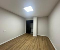 Ambjent per Zyre / Klinike buze rruge kryesore prane Ring Center ! - 3