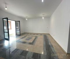 Zyrë 4-katëshe për Qira në Ali Demi. - 2