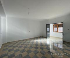 Zyrë 4-katëshe për Qira në Ali Demi. - 3