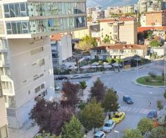 Shitet super ambient Biznesi tek Rotondo Komunes Parisit! - 2