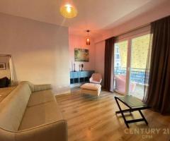 Apartament 2+1 per qira te Komuna e Parisit!