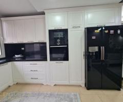 Për Qira: Apartament 3+1 me Kuzhinë të Veçuar - Stil Barok, Zona e Inxhinierisë Ndërtimit! - 3