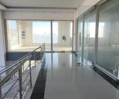 Shitet Dyqan / Hapsire per kthim ne apartament Rruge Kryesore Lushnje