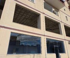 SHITET NJËSI KOMERCIALE MUNDËSI KTHIMI NË APARTAMENTE DHOMA QIRA QENDER QYTETI LUSHNJE