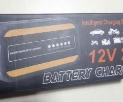 Karikues baterish (makine dhe motorri) 12v 3A. Automatik. Cmimi 25 mij lek te vjetra