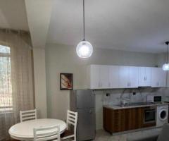 Apartament me qera në Rrugën e Kavajës, përballë Xhamisë Dine Hoxha
