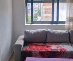 Apartament me qera ne tirane, Astir